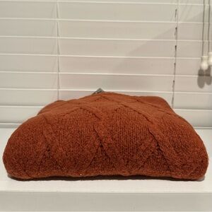 (SOLD) Men's Abercrombie & Fitch Oversized Lattice Cable Crewneck Sweater